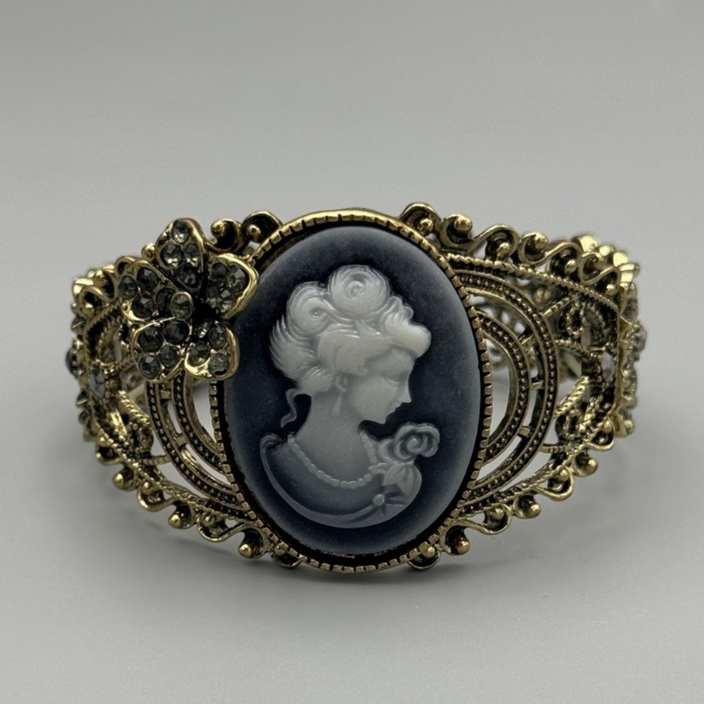 Victorian Style Vintage Fashion Jewelry Cameo Tension Bracelet